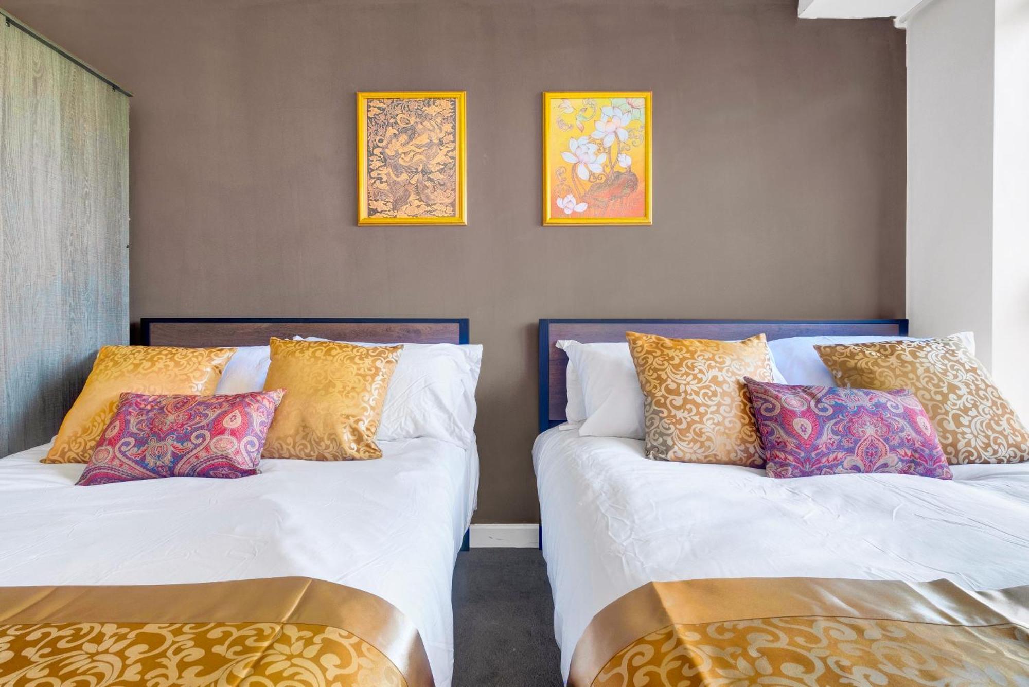 Thai 28 Nights With Pool Table And Freepark * Birmingham