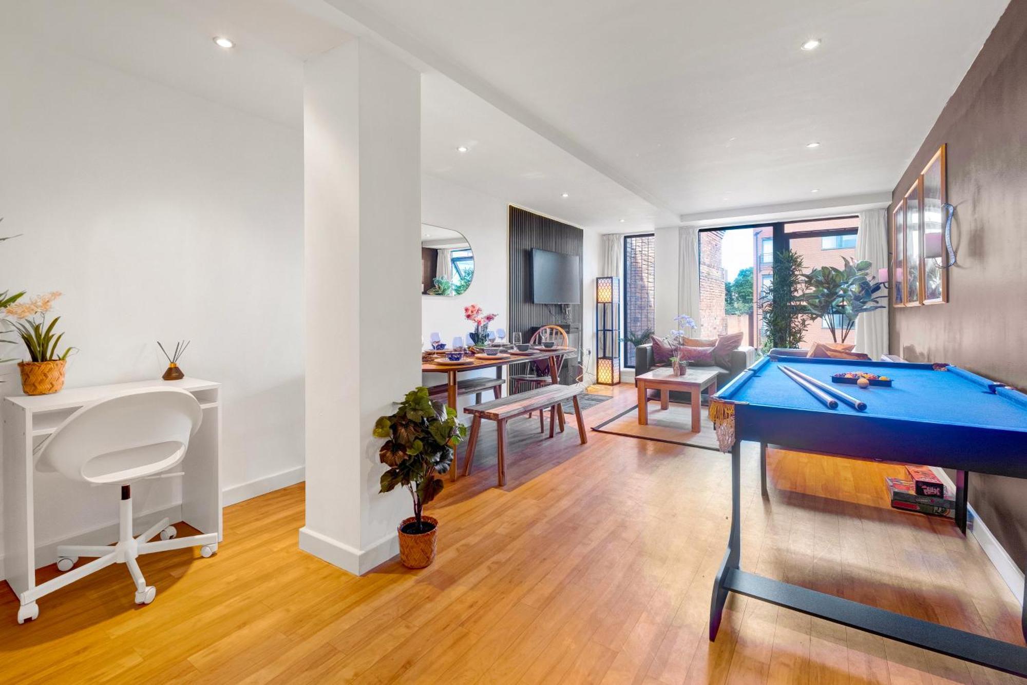 Thai 28 Nights With Pool Table And Freepark Apartment Birmingham