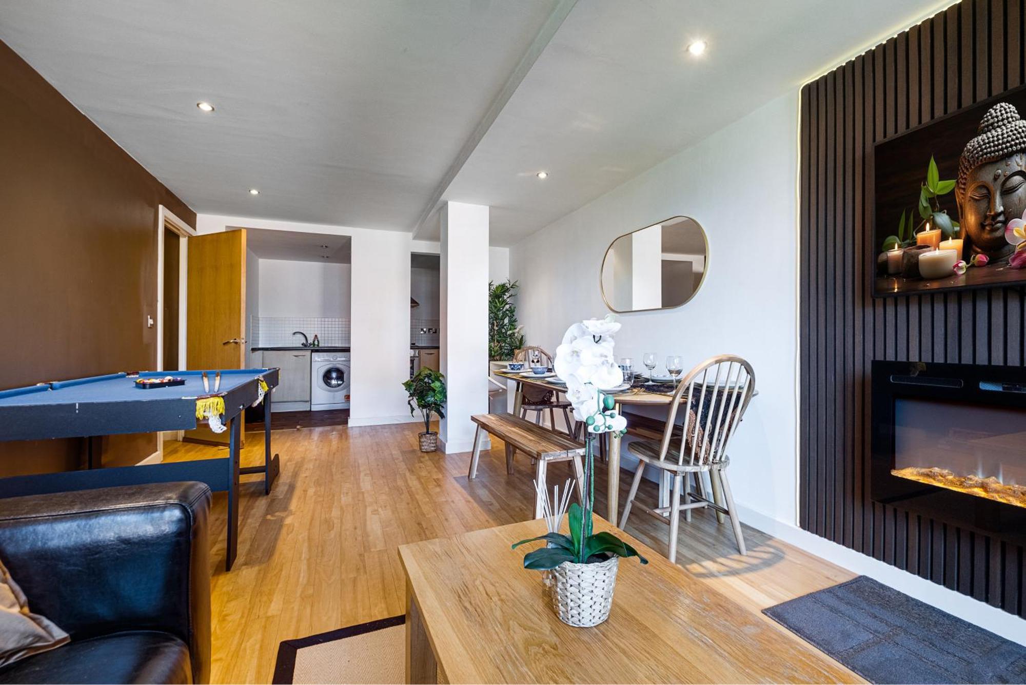Apartment Thai 28 Nights With Pool Table And Freepark Birmingham